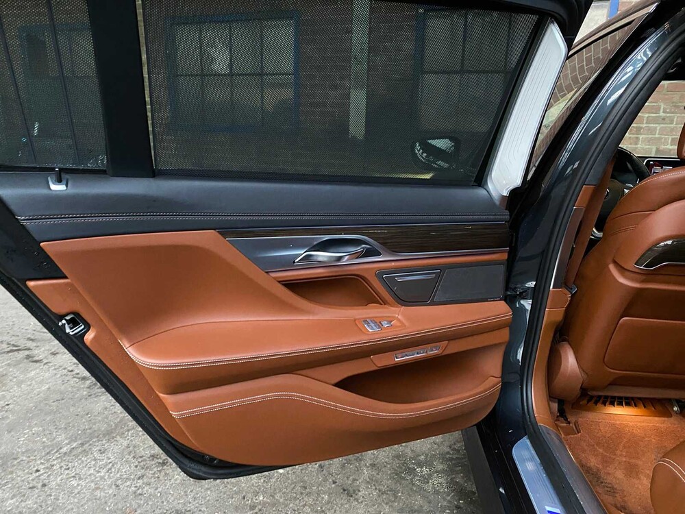 BMW 750Li M-Sport xDrive G12 449pk 2016 7-serie