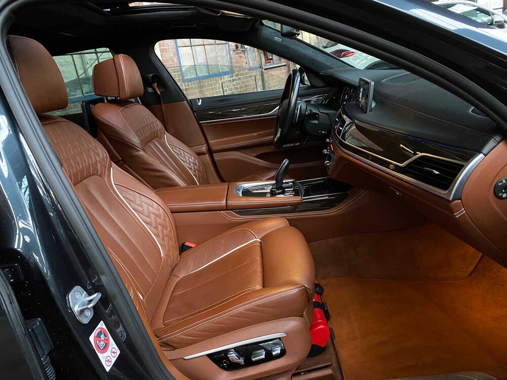 BMW 750Li M-Sport xDrive G12 449pk 2016 7-serie