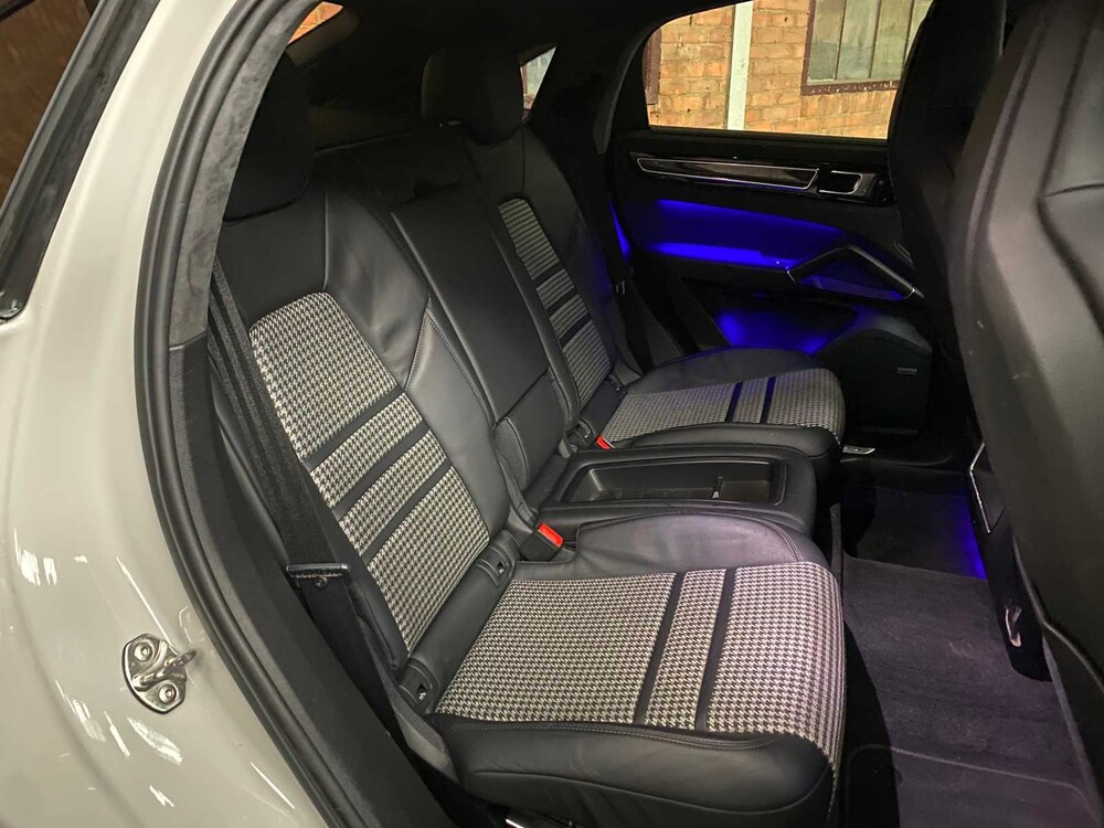 Porsche Cayenne Coupé E-Hybrid 3.0 V6 -CARBON EDITION- 462pk Sport-Chrono 2019 -ORIG. NL-, G-015-LR