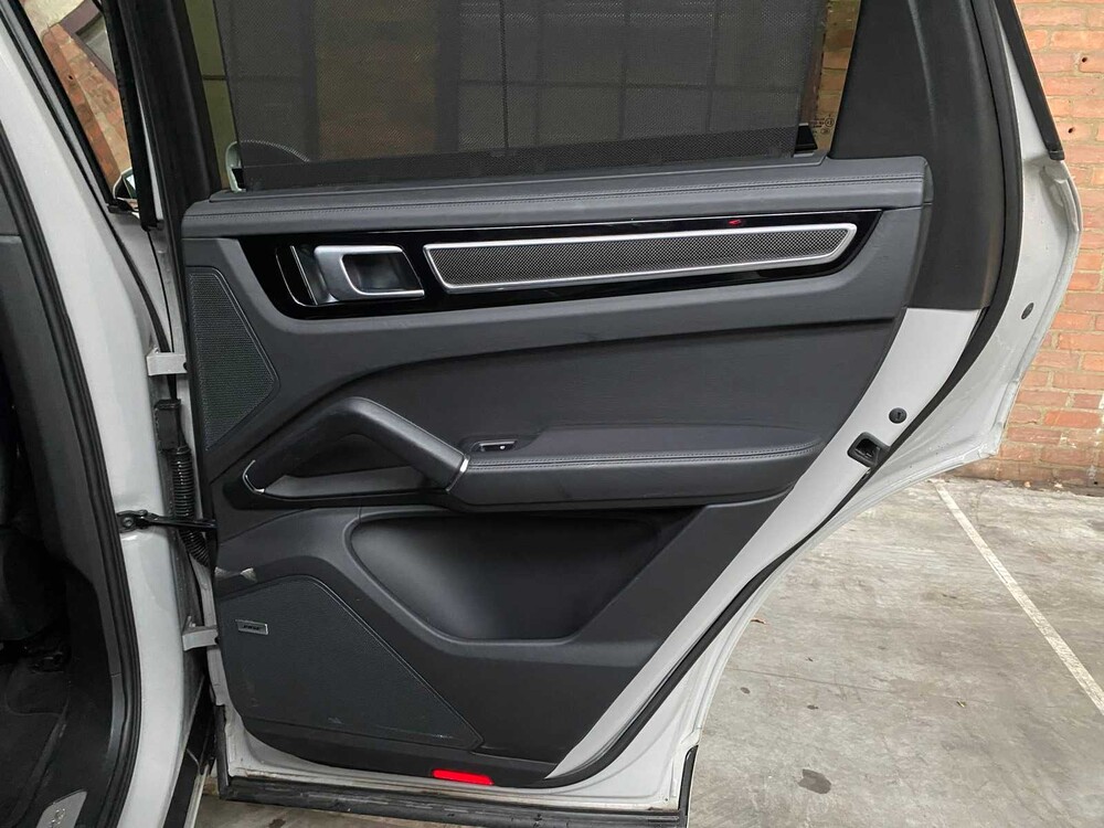 Porsche Cayenne Coupé E-Hybrid 3.0 V6 -CARBON EDITION- 462pk Sport-Chrono 2019 -ORIG. NL-, G-015-LR