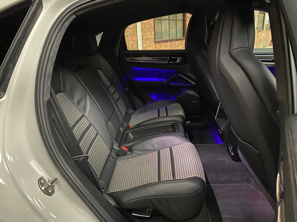 Porsche Cayenne Coupé E-Hybrid 3.0 V6 -CARBON EDITION- 462pk Sport-Chrono 2019 -ORIG. NL-, G-015-LR