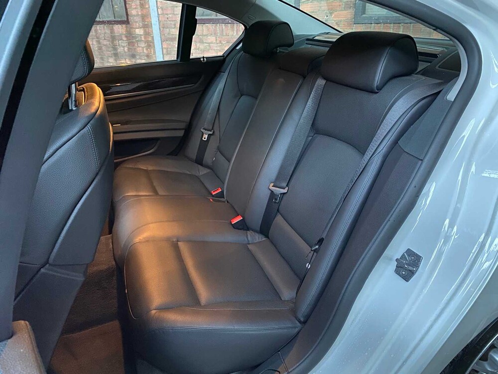 BMW ActiveHybrid7 4.4 V8 465pk 2010