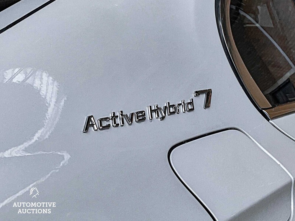 BMW ActiveHybrid7 4.4 V8 465pk 2010