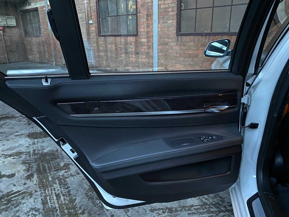 BMW ActiveHybrid7 4.4 V8 465pk 2010