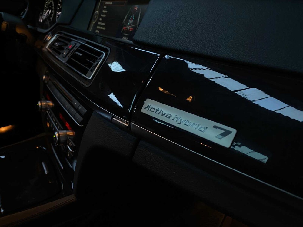 BMW ActiveHybrid7 4.4 V8 465pk 2010