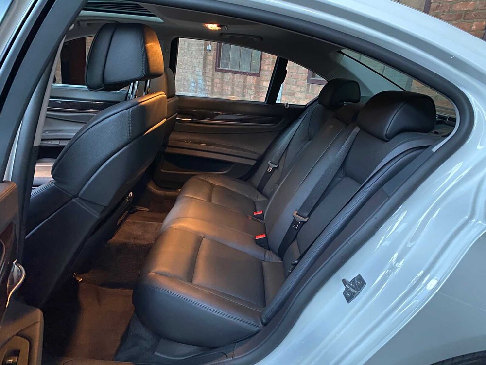 BMW ActiveHybrid7 4.4 V8 465pk 2010