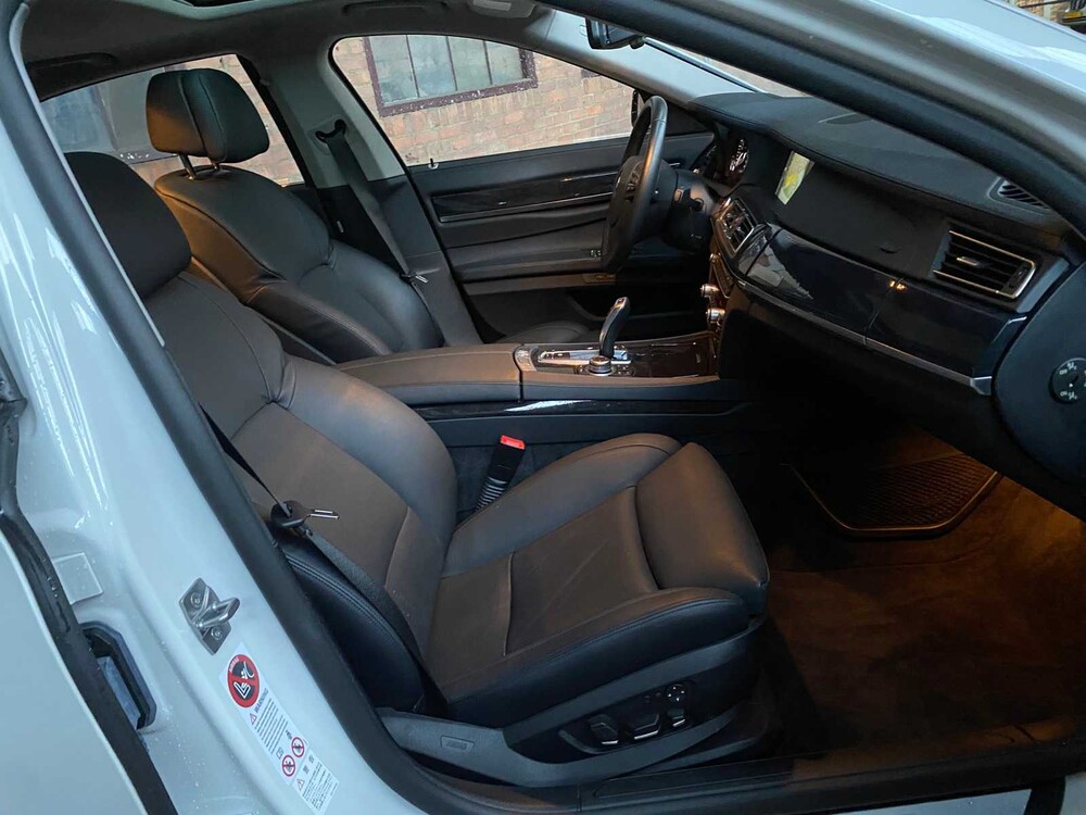 BMW ActiveHybrid7 4.4 V8 465pk 2010