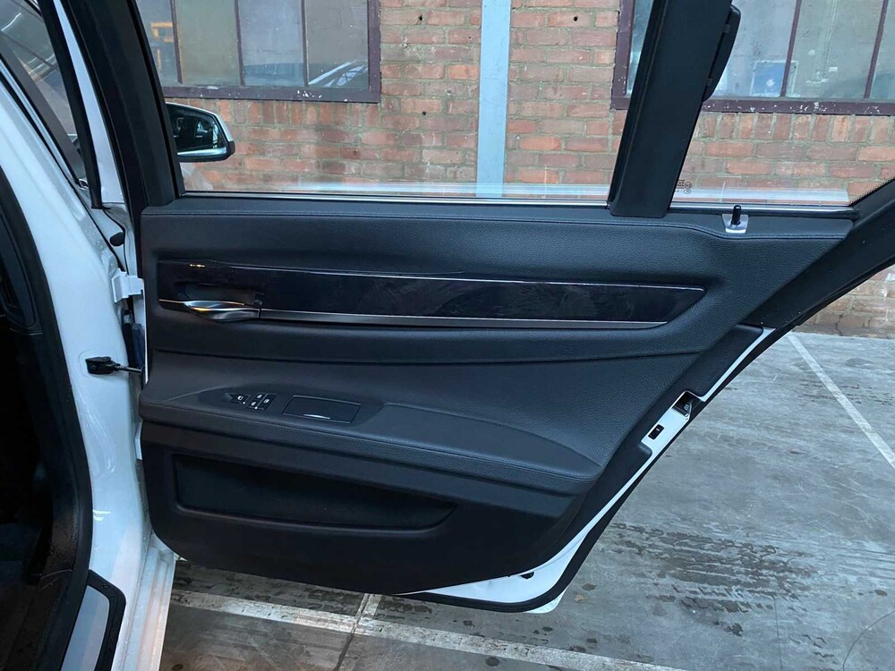 BMW ActiveHybrid7 4.4 V8 465pk 2010