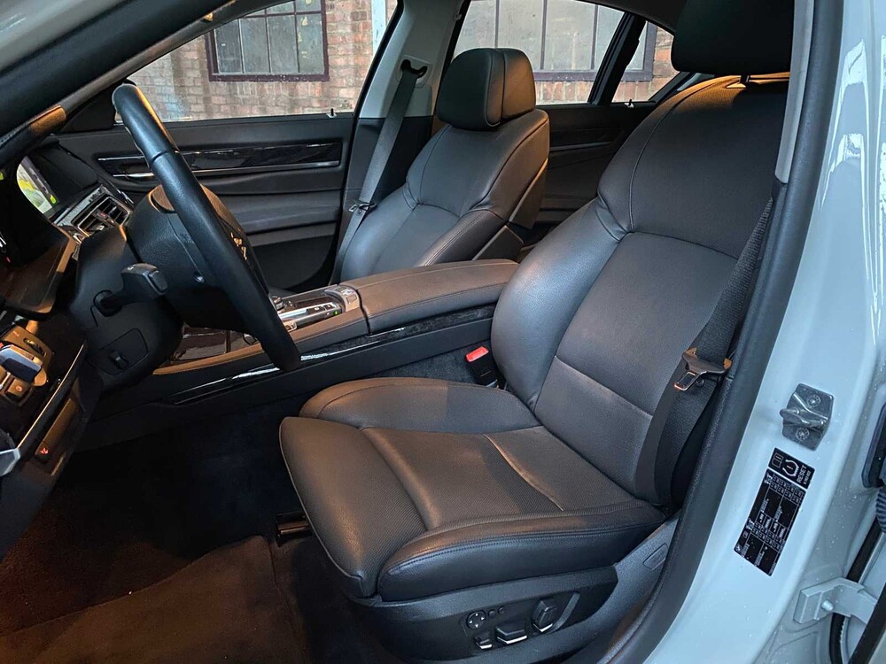 BMW ActiveHybrid7 4.4 V8 465pk 2010