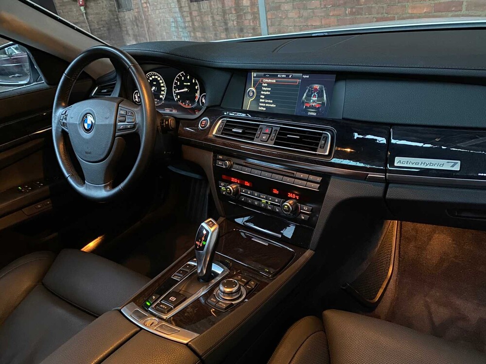 BMW ActiveHybrid7 4.4 V8 465pk 2010