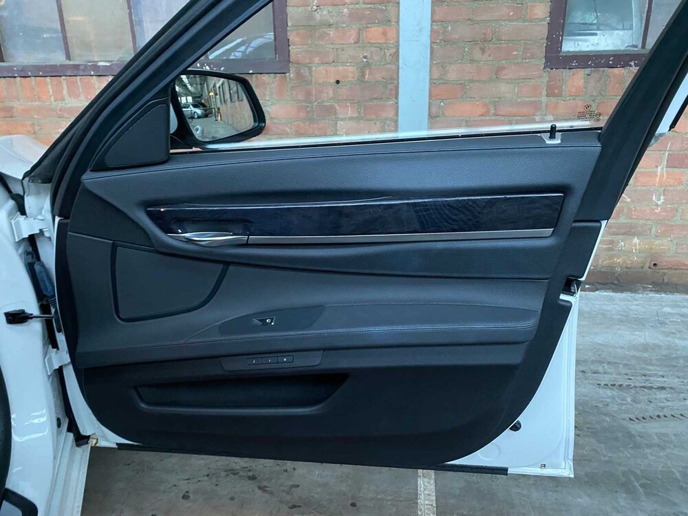 BMW ActiveHybrid7 4.4 V8 465pk 2010