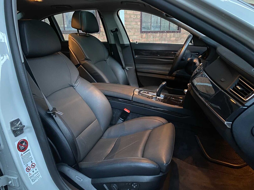 BMW ActiveHybrid7 4.4 V8 465pk 2010