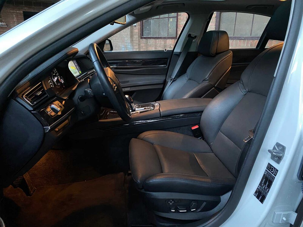 BMW ActiveHybrid7 4.4 V8 465pk 2010