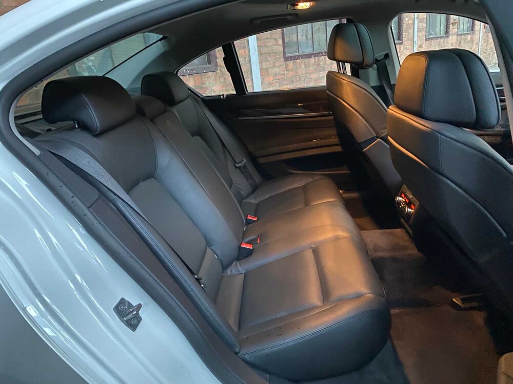 BMW ActiveHybrid7 4.4 V8 465pk 2010