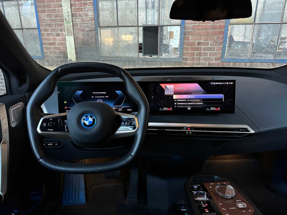 BMW iX xDrive50 M-Sport High Executive 112kWh 523pk 2022 GARANTIE ORIG-NL, P-938-BV