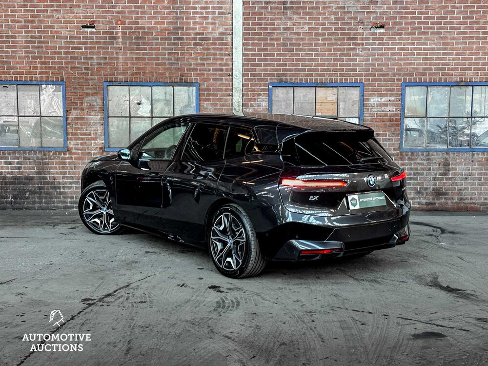 BMW iX xDrive50 M-Sport High Executive 112kWh 523pk 2022 GARANTIE ORIG-NL, P-938-BV