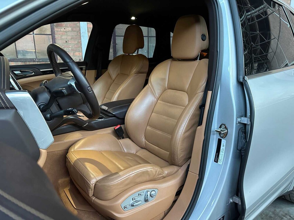 Porsche Cayenne S 4.8 V8 400pk 2012 -ORIG. NL-, 38-TTS-1