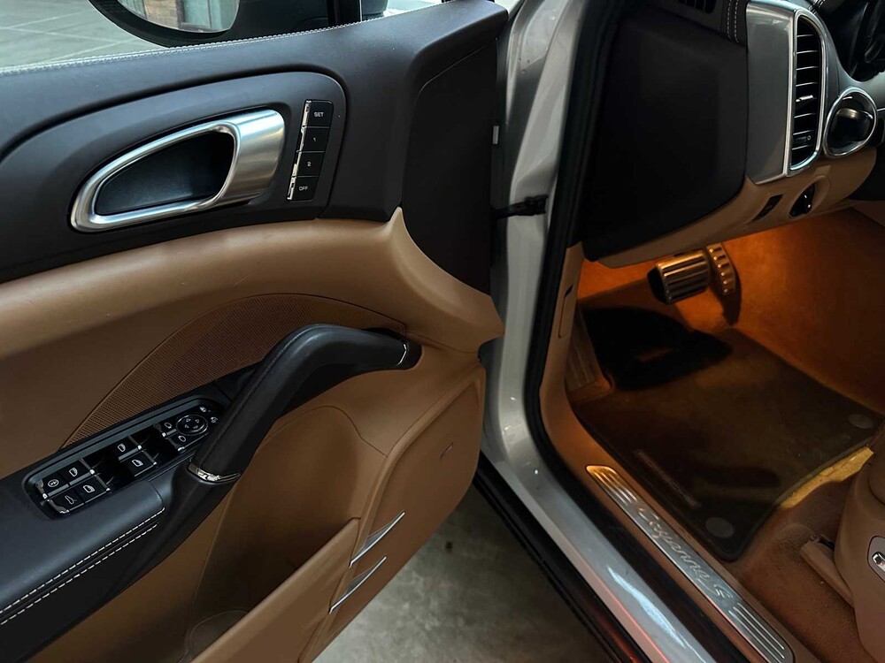 Porsche Cayenne S 4.8 V8 400pk 2012 -ORIG. NL-, 38-TTS-1