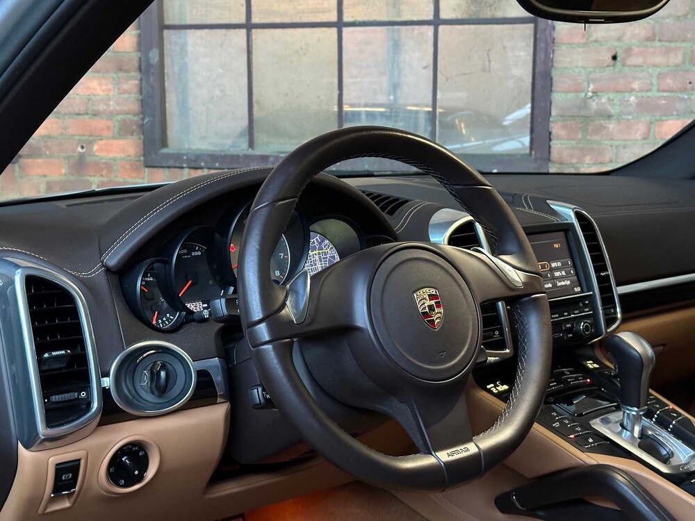 Porsche Cayenne S 4.8 V8 400pk 2012 -ORIG. NL-, 38-TTS-1
