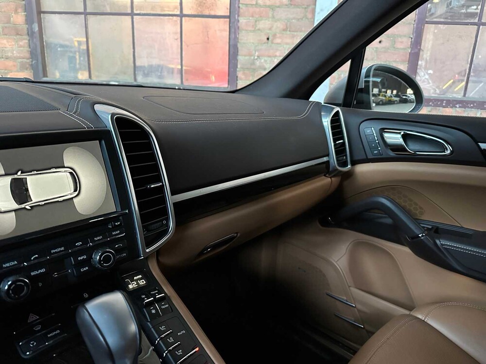 Porsche Cayenne S 4.8 V8 400pk 2012 -ORIG. NL-, 38-TTS-1