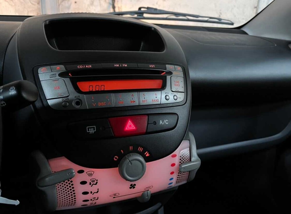 Peugeot 107 1.0-12V XS 68PS 2012 -Orig. GB-, 38-TLR-2-KARTON