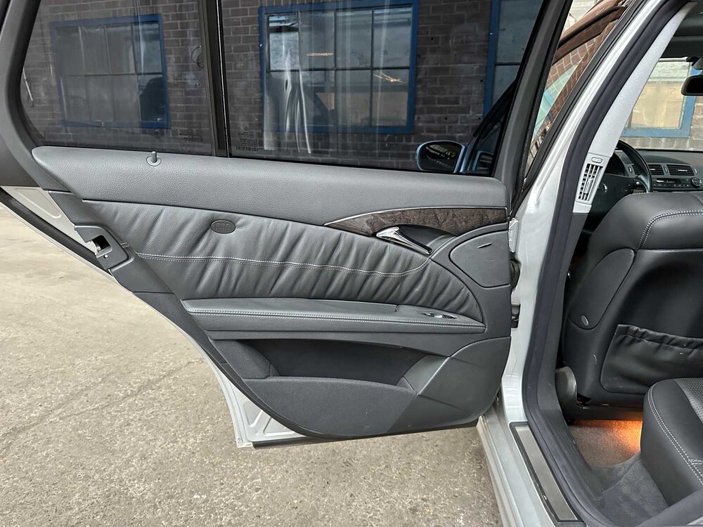 Mercedes-Benz E55 AMG Combi 5.5 V8 476pk 2004 Youngtimer