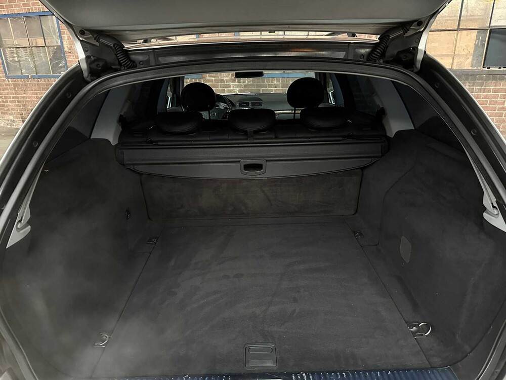 Mercedes-Benz E55 AMG Combi 5.5 V8 476pk 2004 Youngtimer