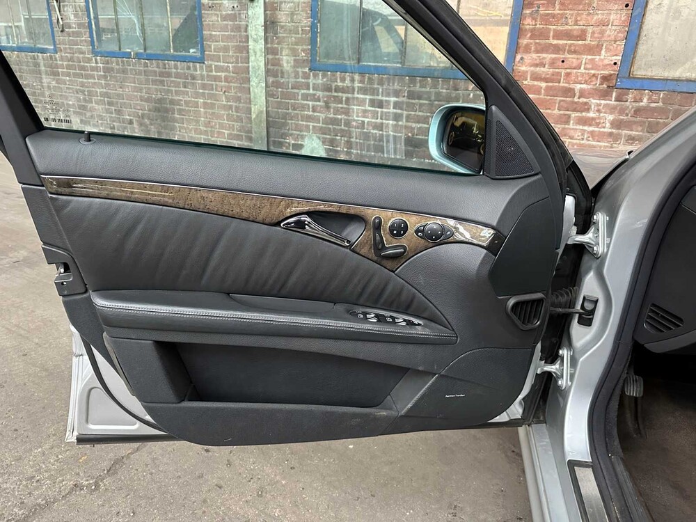 Mercedes-Benz E55 AMG Combi 5.5 V8 476pk 2004 Youngtimer