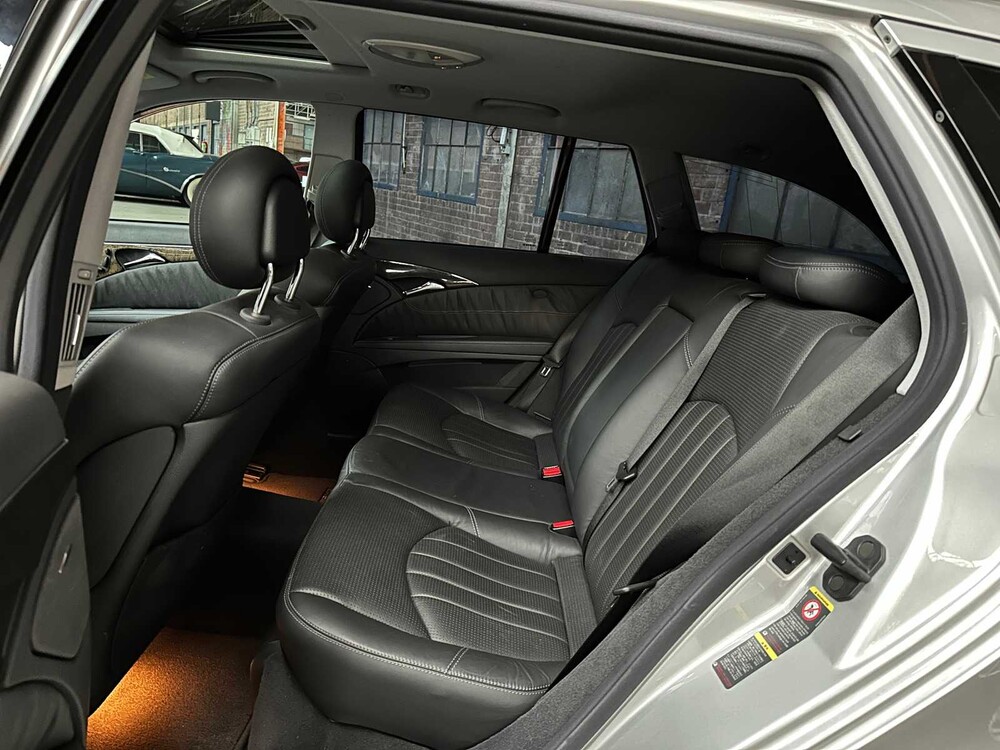 Mercedes-Benz E55 AMG Combi 5.5 V8 476pk 2004 Youngtimer