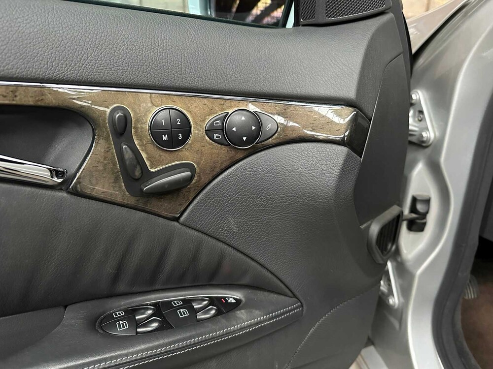 Mercedes-Benz E55 AMG Combi 5.5 V8 476pk 2004 Youngtimer