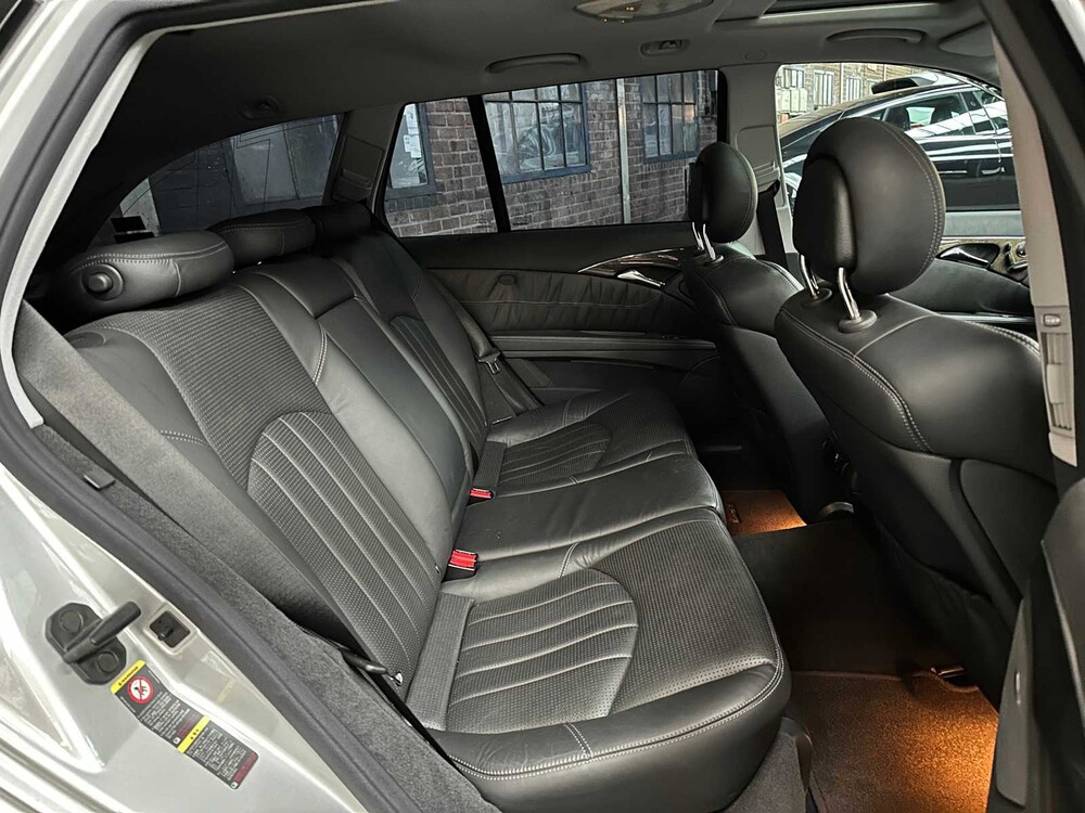 Mercedes-Benz E55 AMG Combi 5.5 V8 476pk 2004 Youngtimer