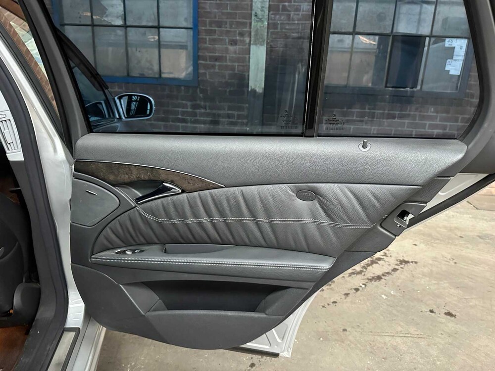 Mercedes-Benz E55 AMG Combi 5.5 V8 476pk 2004 Youngtimer