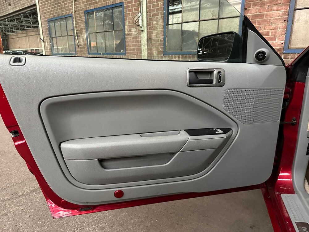 Ford Mustang Coupe 4.0 V6 Deluxe 212pk 2005 -Youngtimer-