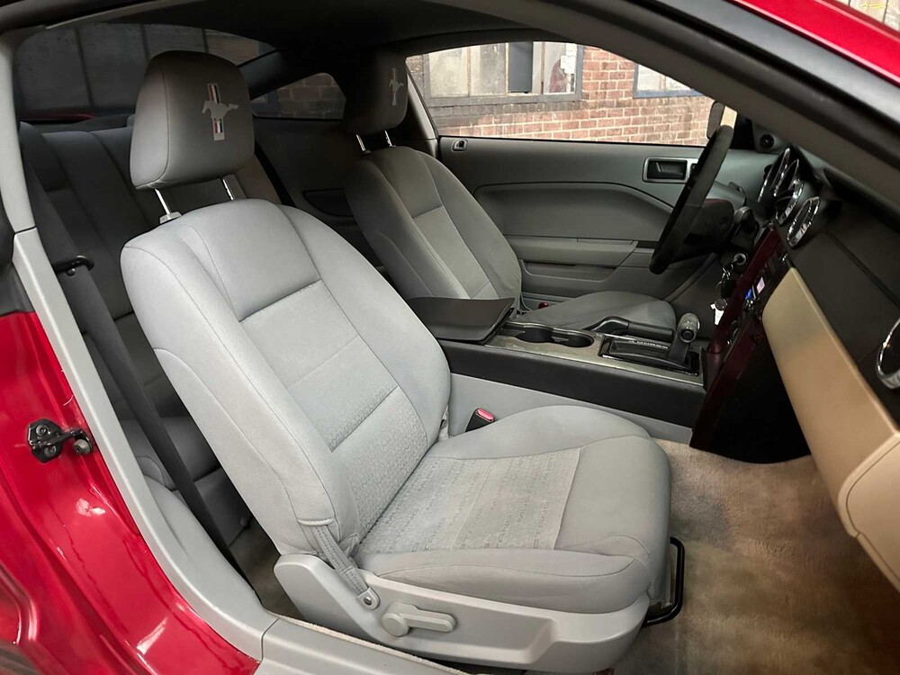 Ford Mustang Coupe 4.0 V6 Deluxe 212pk 2005 -Youngtimer-