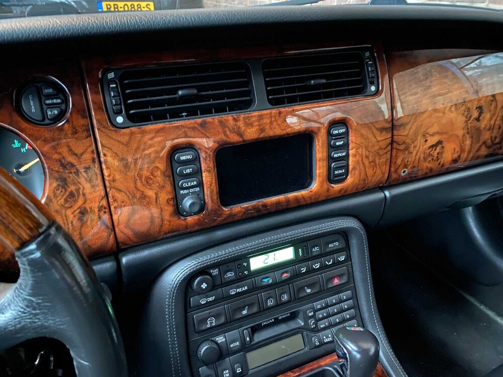 Jaguar XKR 4.2 V8 Convertible 396pk 2003, R-281-XP