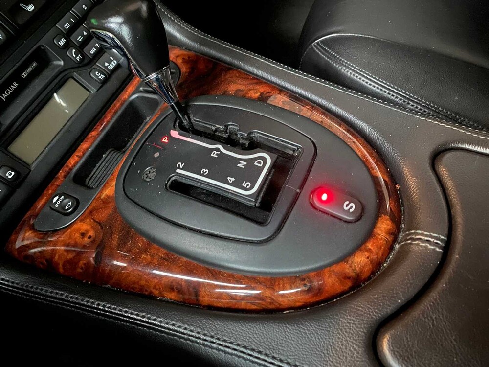 Jaguar XKR 4.2 V8 Convertible 396pk 2003, R-281-XP