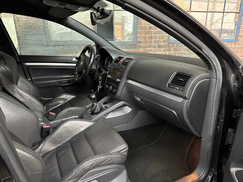 Volkswagen Golf V R32 3.2 V6 250pk 2006