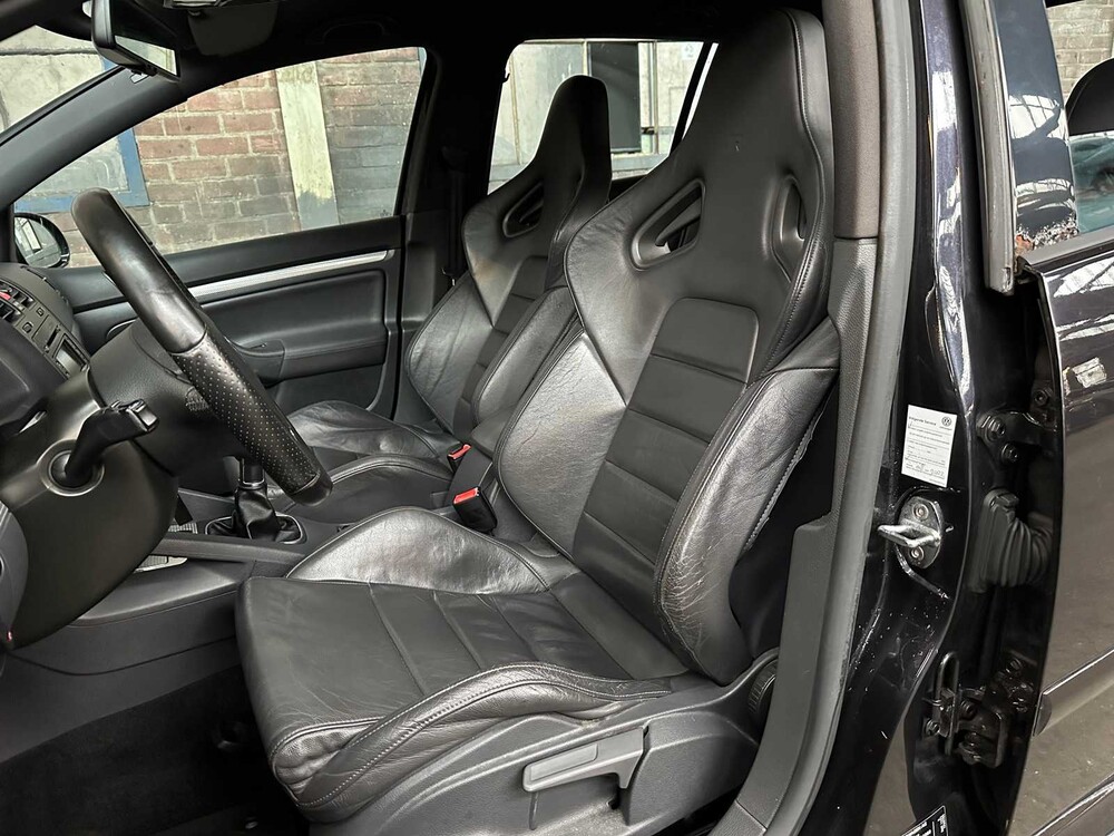 Volkswagen Golf V R32 3.2 V6 250pk 2006