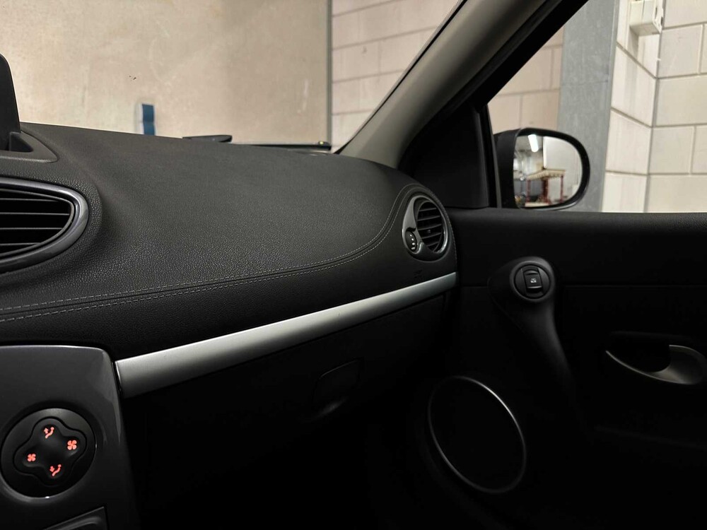 Renault Clio Estate 1.2 TCE 20th Anniversary 101pk 2011, 97-PFV-6