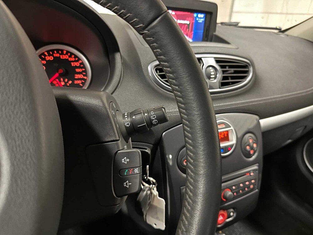 Renault Clio Estate 1.2 TCE 20th Anniversary 101pk 2011, 97-PFV-6