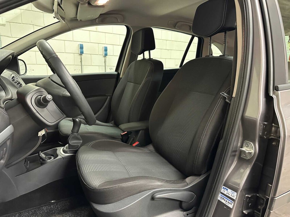 Renault Clio Estate 1.2 TCE 20th Anniversary 101pk 2011, 97-PFV-6