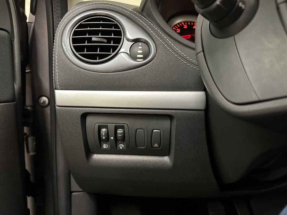 Renault Clio Estate 1.2 TCE 20th Anniversary 101pk 2011, 97-PFV-6