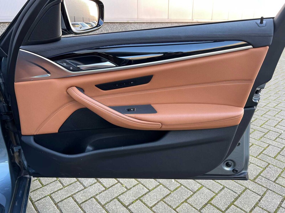 BMW 530e iPerformance High Executive G30 184pk 2018 5-serie -ORIG. NL-, RV-702-V