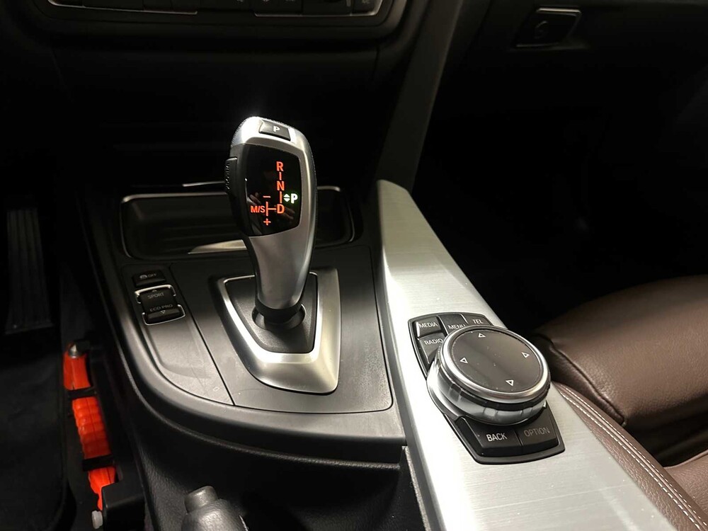 BMW 318d Touring Executive Sport 143pk 2015 3-serie, 7-ZJX-63