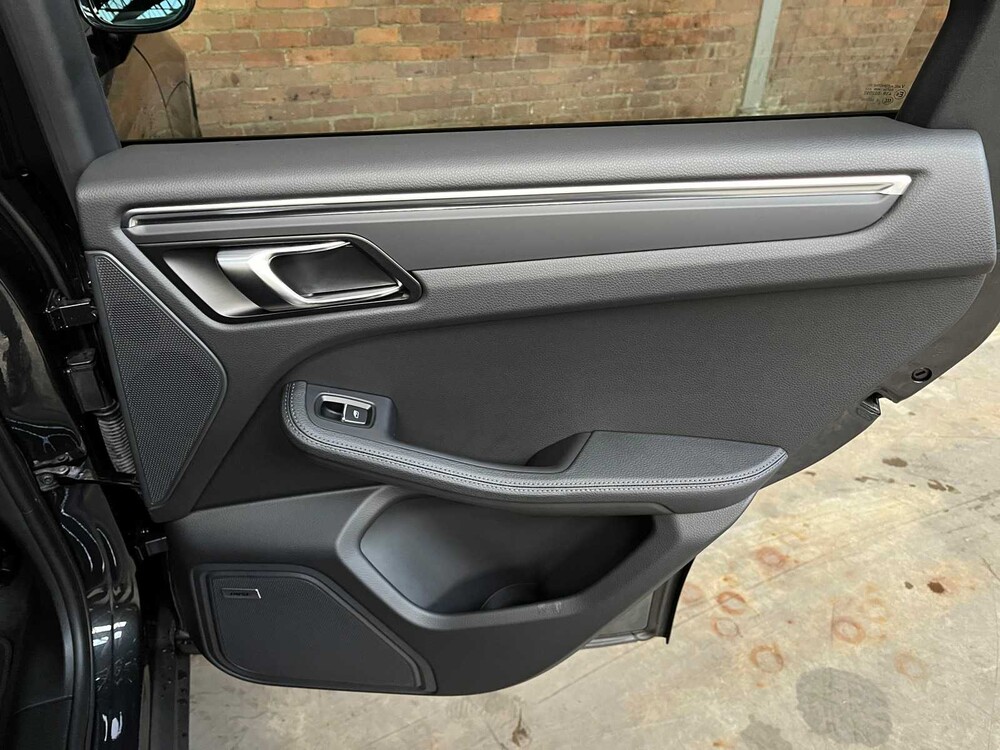 Porsche Macan 2.0 FACELIFT 265pk 2022 ORIG-NL, P-995-BB