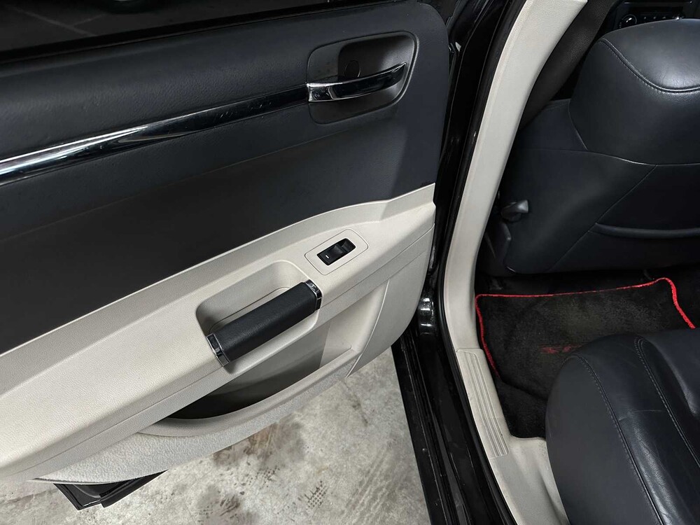 Chrystler 300C SRT8 6.1 V8 425hp 2010