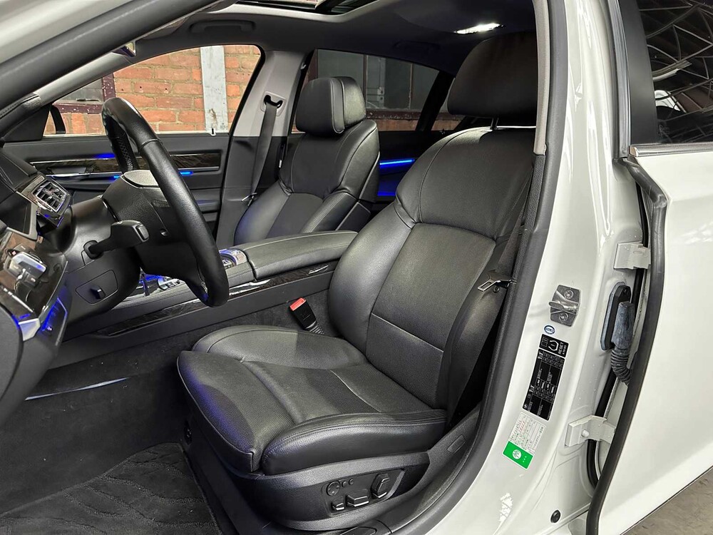 BMW ActiveHybrid7 4.4 V8 465PK 2012