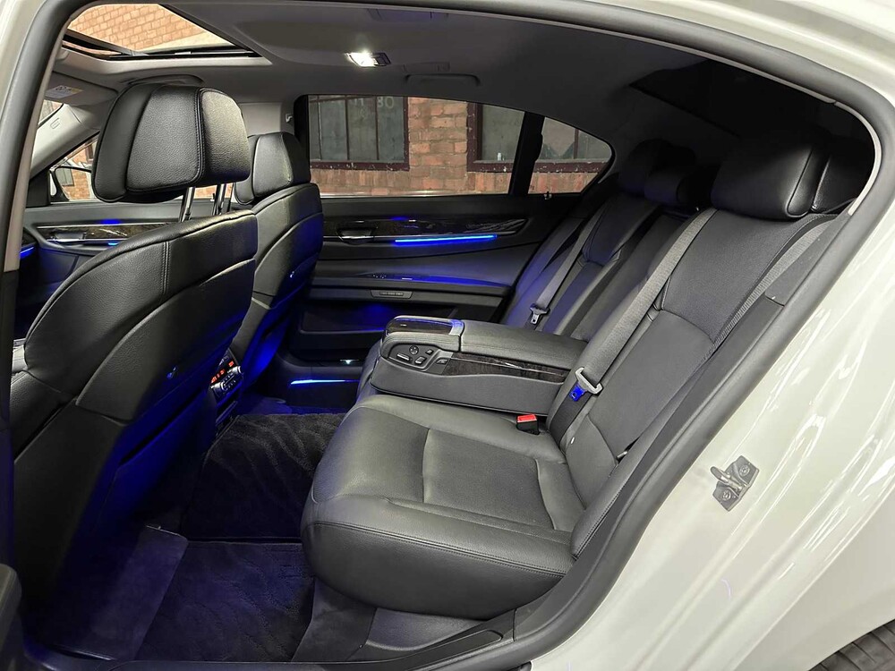 BMW ActiveHybrid7 4.4 V8 465PK 2012