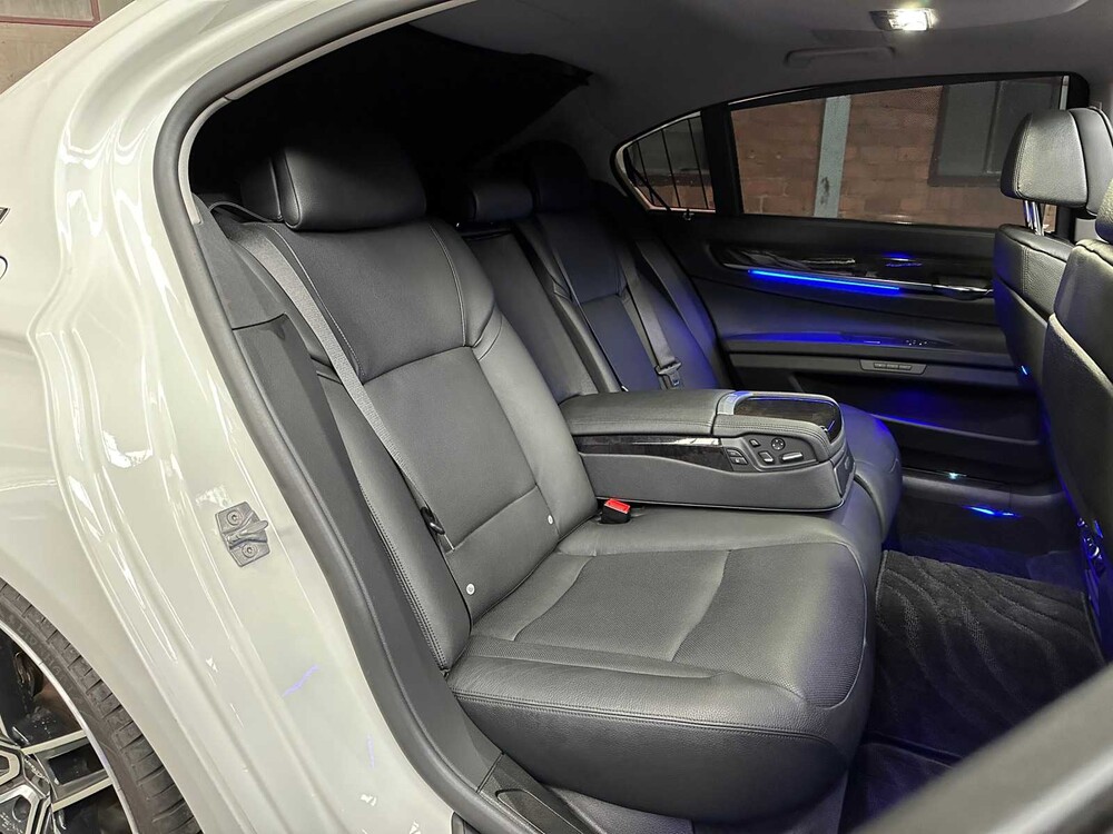 BMW ActiveHybrid7 4.4 V8 465PK 2012