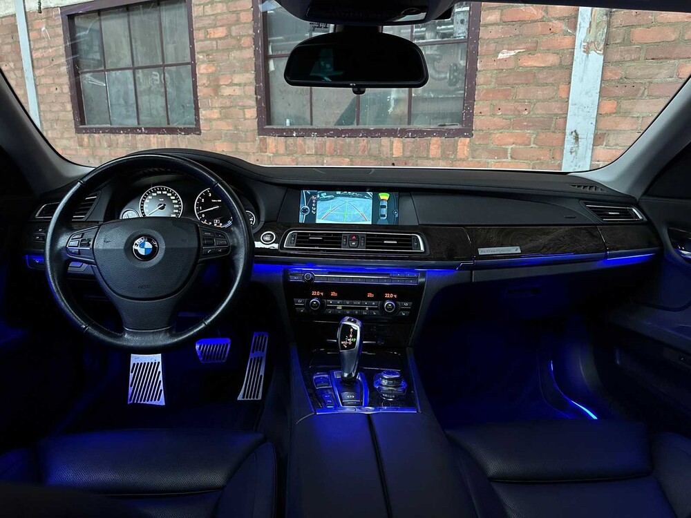 BMW ActiveHybrid7 4.4 V8 465PK 2012